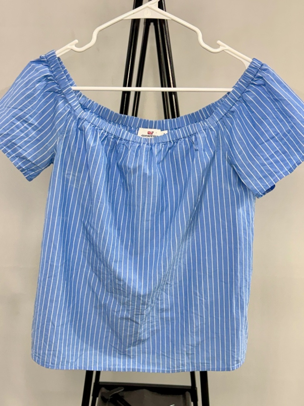 Vineyard Vines off the shoulder shirt